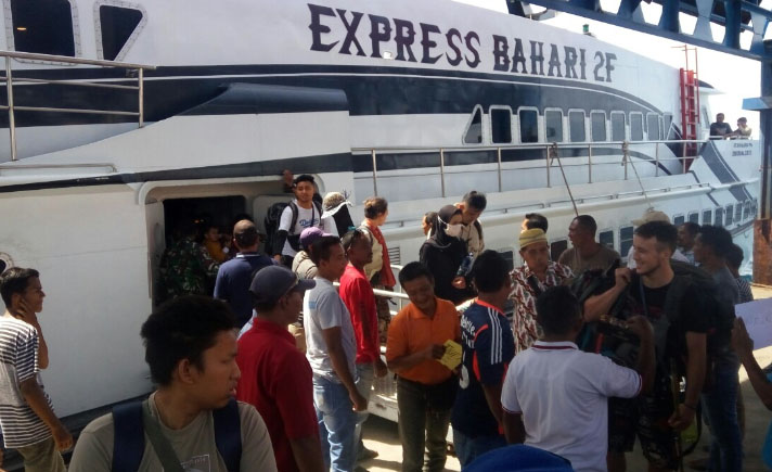 Kapal Express Bahari