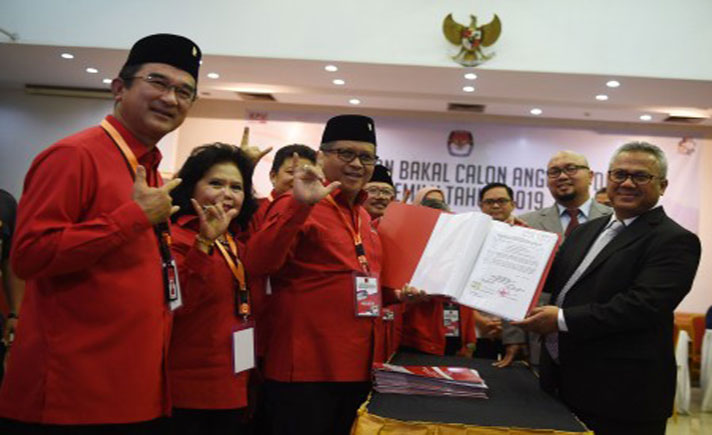 PDIP Daftarkan Calon Legislatif