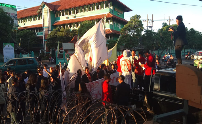 Demo BEM Surabaya