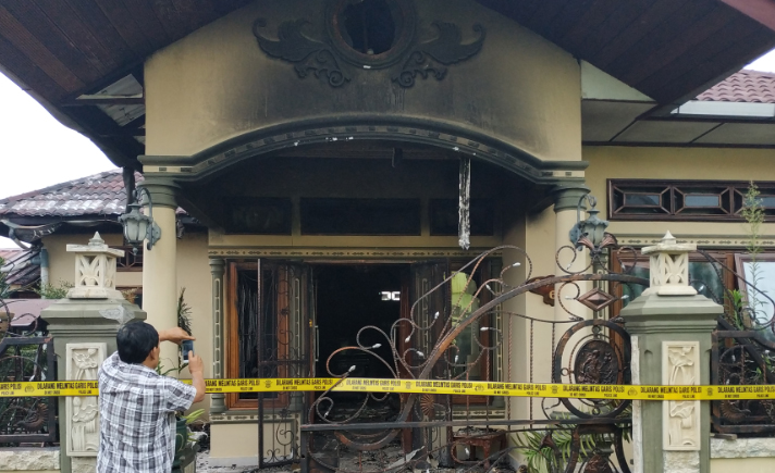 Rumah Perwira Terbakar
