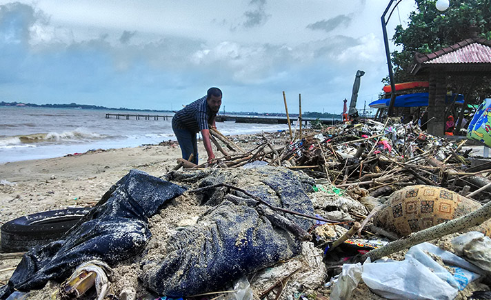 Pantai Teluk Awur Jepara