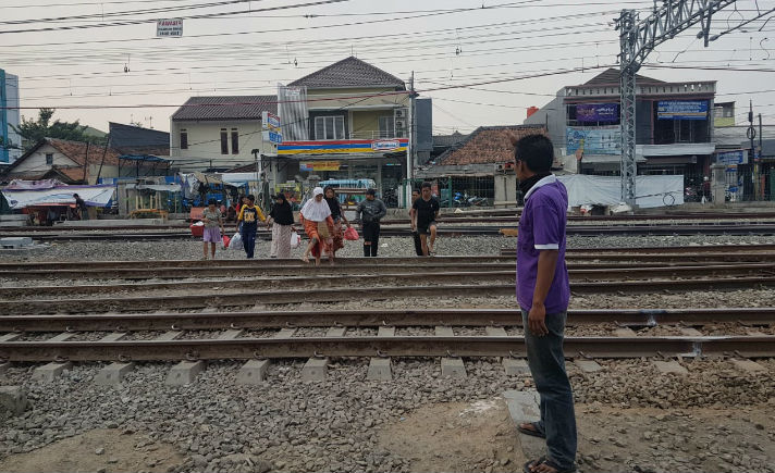 Pintu Kereta Jatinegara