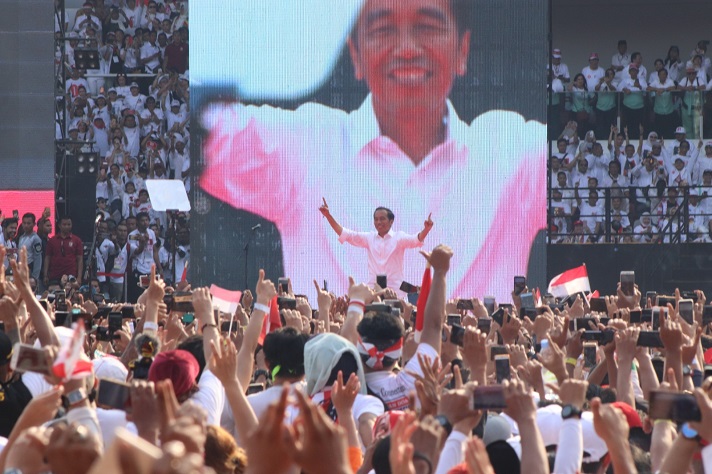 Jokowi dan Pendukung di GBK