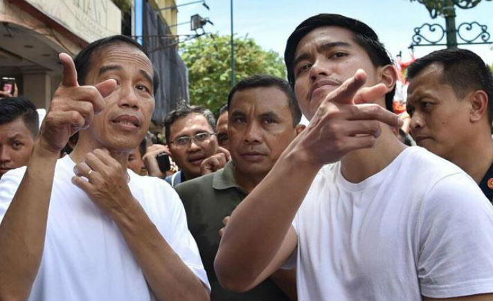 Viral Foto Editan Jokowi Memakai Kaos #2019GantiPresiden 