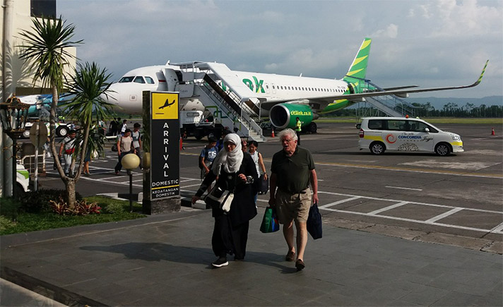 Penumpang Bandara Adisutjipto