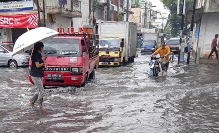Banjir Selimuti Sejumlah Titik Jalan di Kota Medan