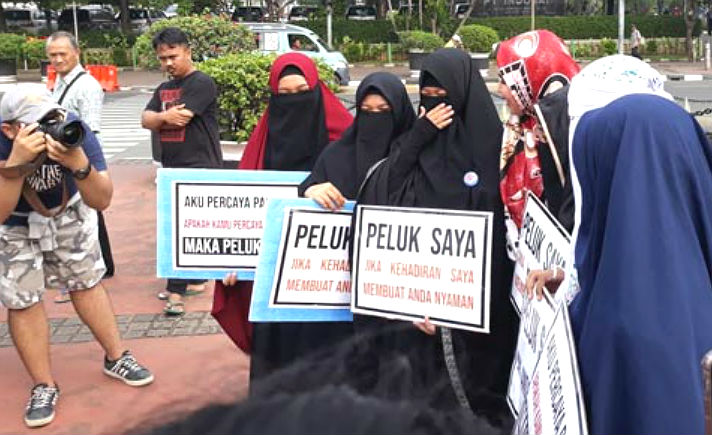 Perempuan Bercadar