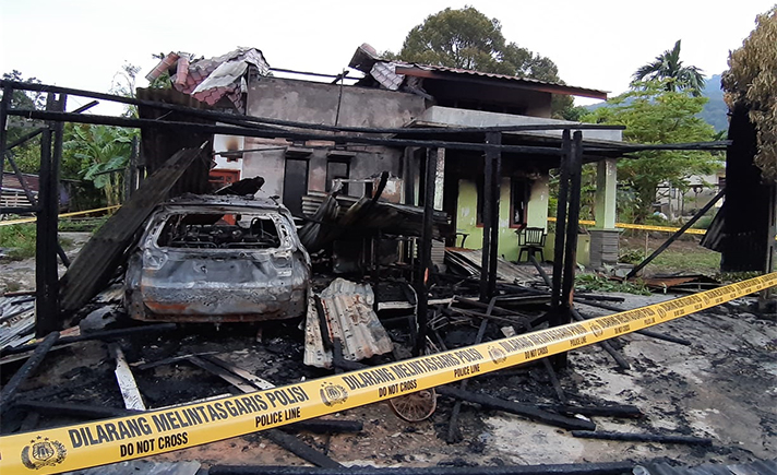 Rumah Wartawan Dibakar