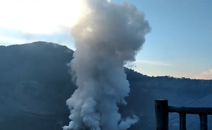 Rekam Jejak Letusan dan Potensi Bahaya  Tangkuban  Perahu  