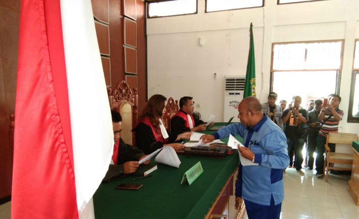 Sidang Buaya Sorong