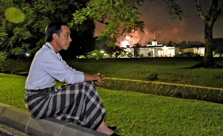 Jokowi dan Sarung