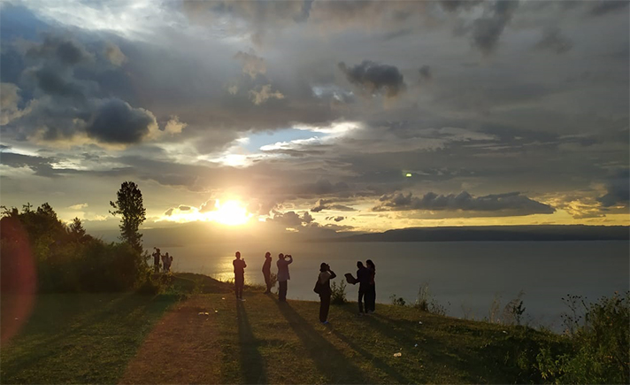 Foto: Bukit Singgolom, Surga Terpendam di Toba | Tagar