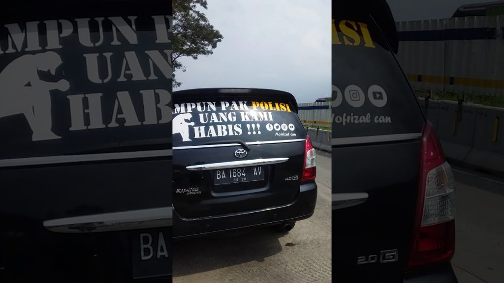 Video Stiker  Ampun Pak Polisi  Uang Kami Habis Viral Tagar