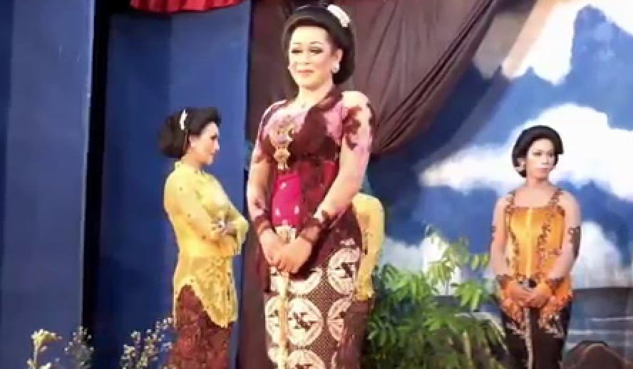 Perempuan Ludruk Itu Adalah Lelaki