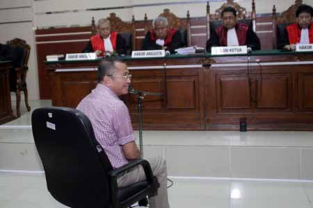 Dahlan Iskan Divonis Dua Tahun