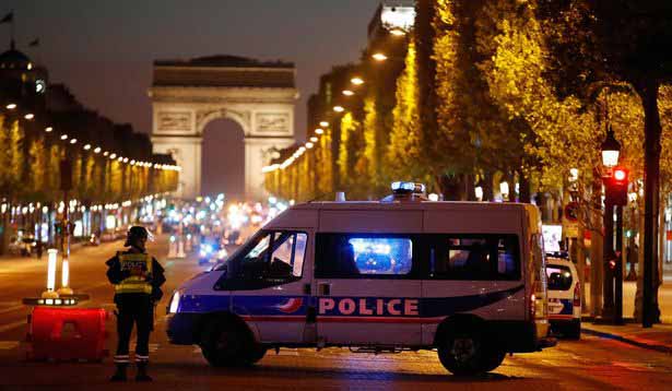 Pengamanan Champs-Elysees setelah penembakan