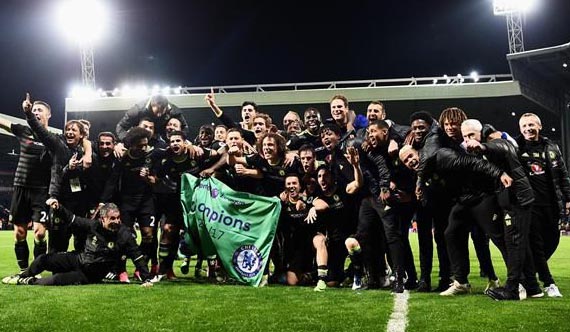 Chelsea merayakan gelar juara