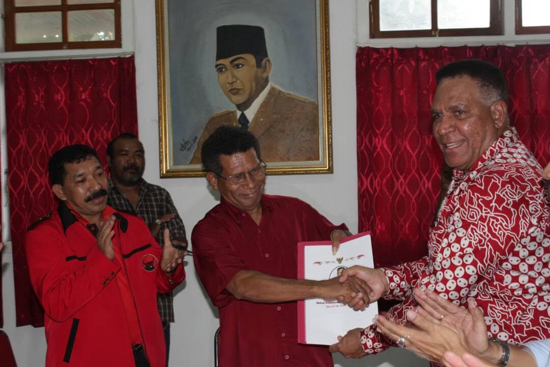 Paulus Waterpauw Juga Kembalikan Formulir PDIP  Tagar