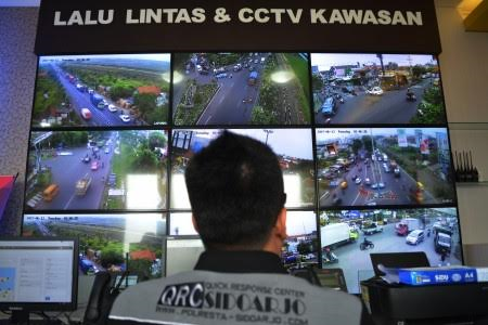 Command Center Surabaya Yang Sibuk Tiap Menit  Tagar