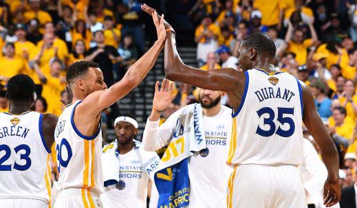 Warriors di ambang juara NBA