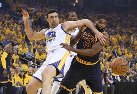 Warriors unggul 2-0