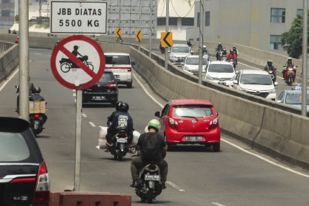 Berita motor-terobos-jalan-layang-non-tol-1