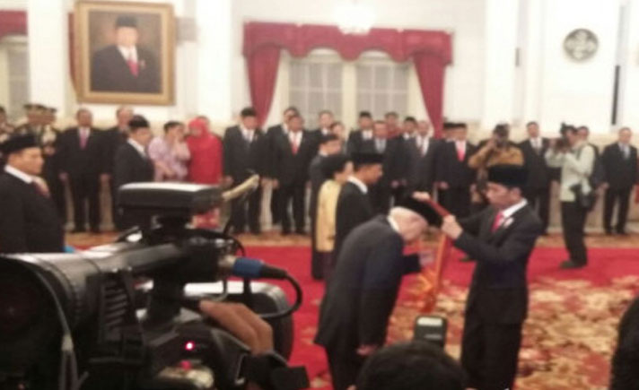 Presiden-Jokowi-anugerahkan-tanda-kehormatan