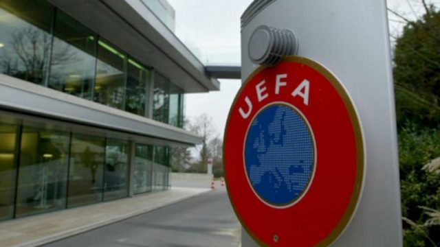Diduga Langgar FFP, Barca Laporkan PSG ke UEFA