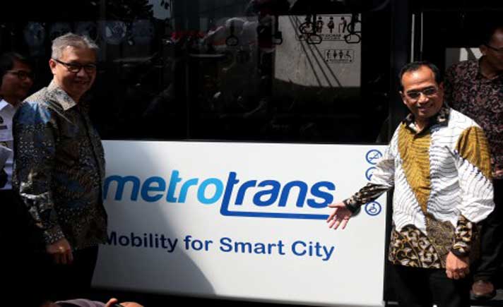 Untitled-2-menhub-budi-karya-sumali-dan-dirut-transjakarta-budi-kaliwono-foto-antara