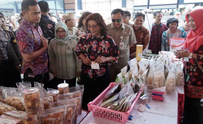 Untitled-3-menteri-susi-pudjiastuti-foto-antara-1