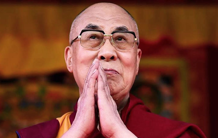 Dalai Lama telah menunjukkan dirinya sebagai seorang yang peduli dan pro terhadap etnis Rohingya. Berbeda dengan pemerintahan Malaysia yang menolak pengungsi Rohingya di wilayah Sarawak Malaysia.