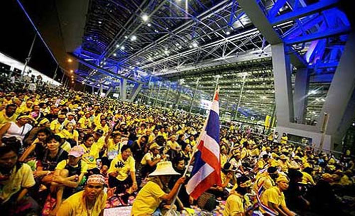 Demonstran Thailand di Bandara Svarnabhumi