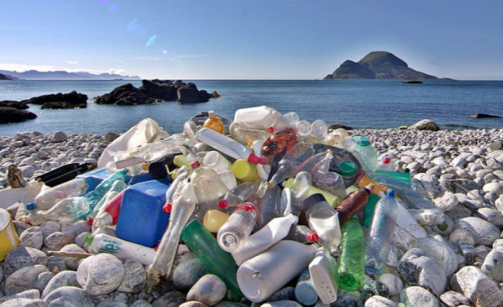 Sampah Plastik di Laut