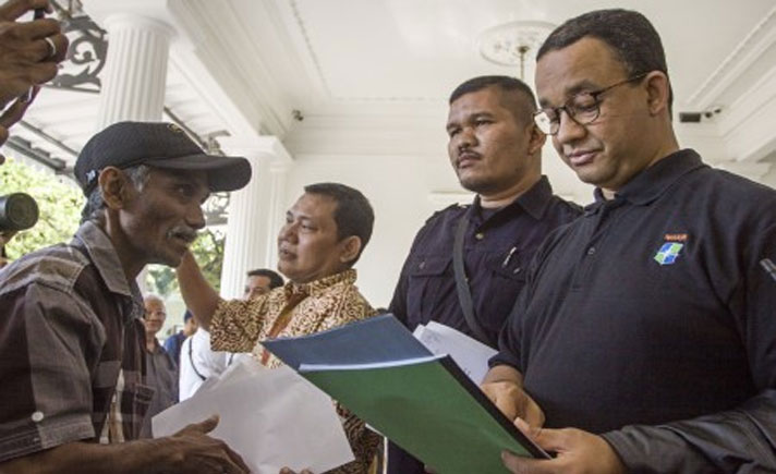 Anies terima pengaduan warga