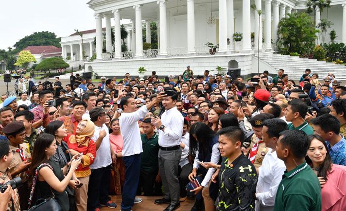 Jokowi bersama anak muda di Istana Bogor