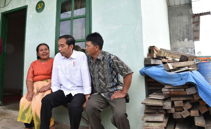 Jokowi dengan rakyatnya