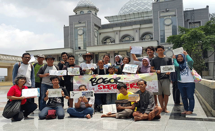 Pelancong Abadikan Sketsa Warisan Sejarah Bogor Saat Hujan Turun
