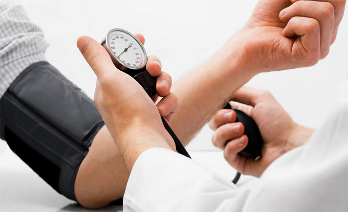 Hipertensi terdiri dari dua bagian yaitu hipertensi primer dan hipertensi sekunder. Hipertensi primer menunjukan tekanan darah tinggi tanpa penyebab medis yang jelas.