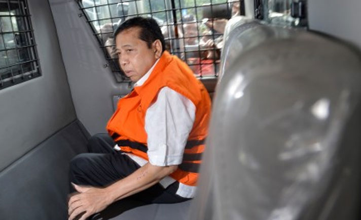 Setya Novanto naik mobil tahanan KPK