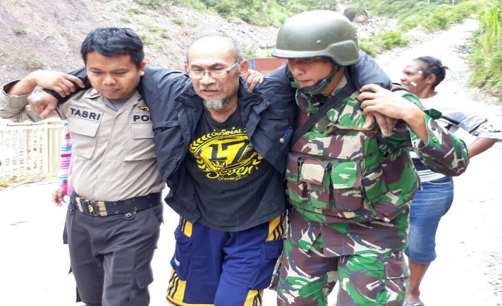 Satu Warga Terisolasi Dilarikan Ke Rumah Sakit