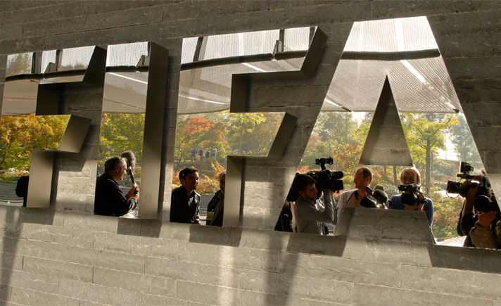 FIFA membangkitkan kembali Telstar, bola pertama yang dibuat untuk televisi yang dipakai pada Piala Dunia 1970, saat pihaknya memperkenalkan bola resmi pertandingan untuk Piala Dunia 2018 di Rusia pada Kamis.