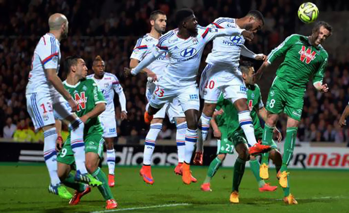 Emosi memuncak ketika Olympique Lyonnais mengamankan peringkat ketiga di Liga Prancis dengan kemenangan 5-0 di markas St Etienne,
