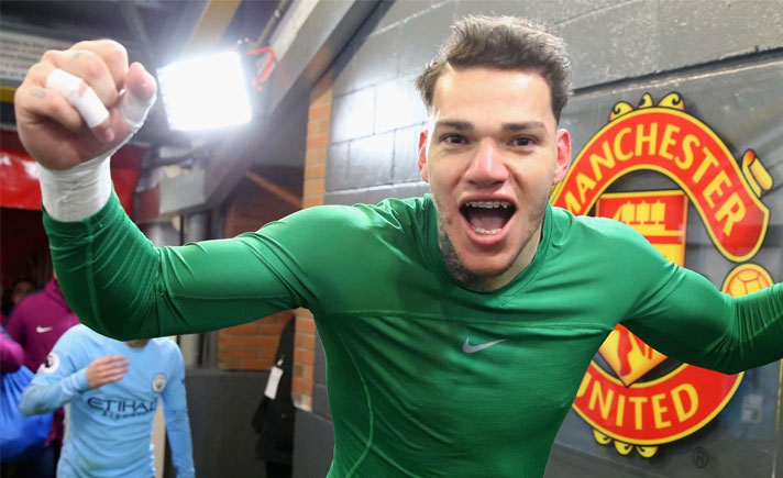 Kiper Manchester City Ederson