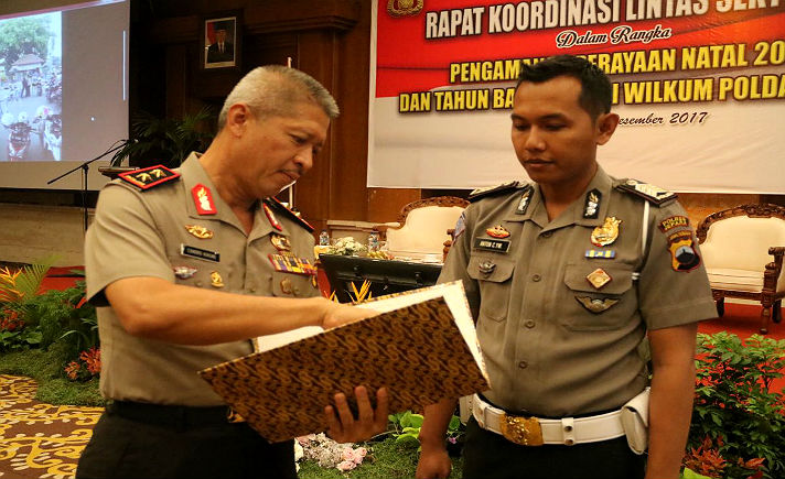 Polisi Sabar Diberi Penghargaan