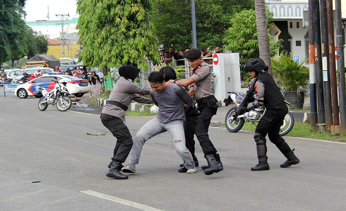 Polres Pekalongan Kota Gelar Simulasi Perampokan Bank dan 