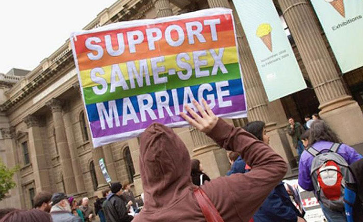 Australia menjadi negara ke-26 yang mengesahkan pernikahan sesama jenis pada Kamis, mendorong sorakan dan nyanyian dari galeri umum ramai parlemen di negara dengan negara bagiannya mengesahkan homoseksualitas hingga 20 tahun lalu.