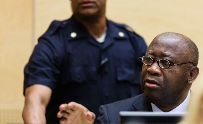 Presiden Petahana Pantai Gading, Laurent Gbagbo tolak mundur dari jabatannya.