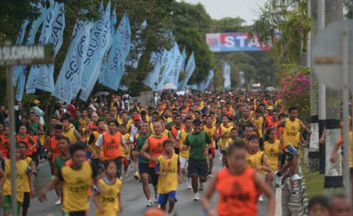 Sekitar 5.000 peserta dari dari sejumlah daerah di Provinsi Kalimantan Timur, bahkan dari luar provinsi, mengikuti lomba lari 10 kilometer dalam rangka Hari Juang Kartika ke-72 di Samarinda, Minggu.