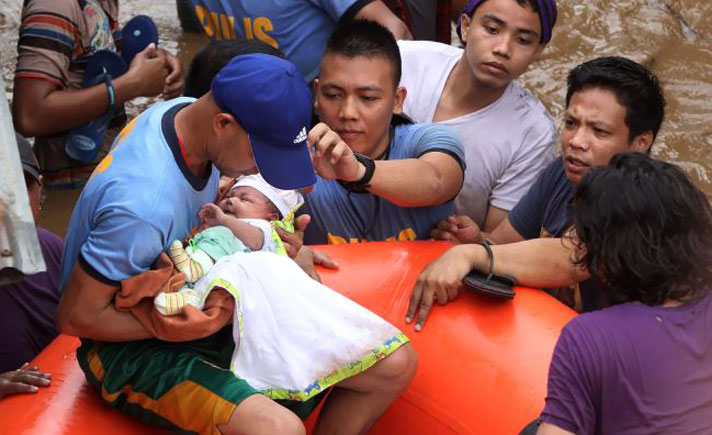 Jumlah korban tewas karena longsor dan banjir yang diakibatkan badai tropis Tembin di Filipina telah bertambah menjadai 200 orang, kata kepolisian di Manila, Sabtu malam.