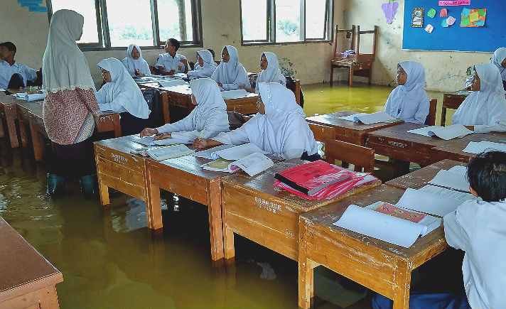 Belajar di Tengah Banjir
